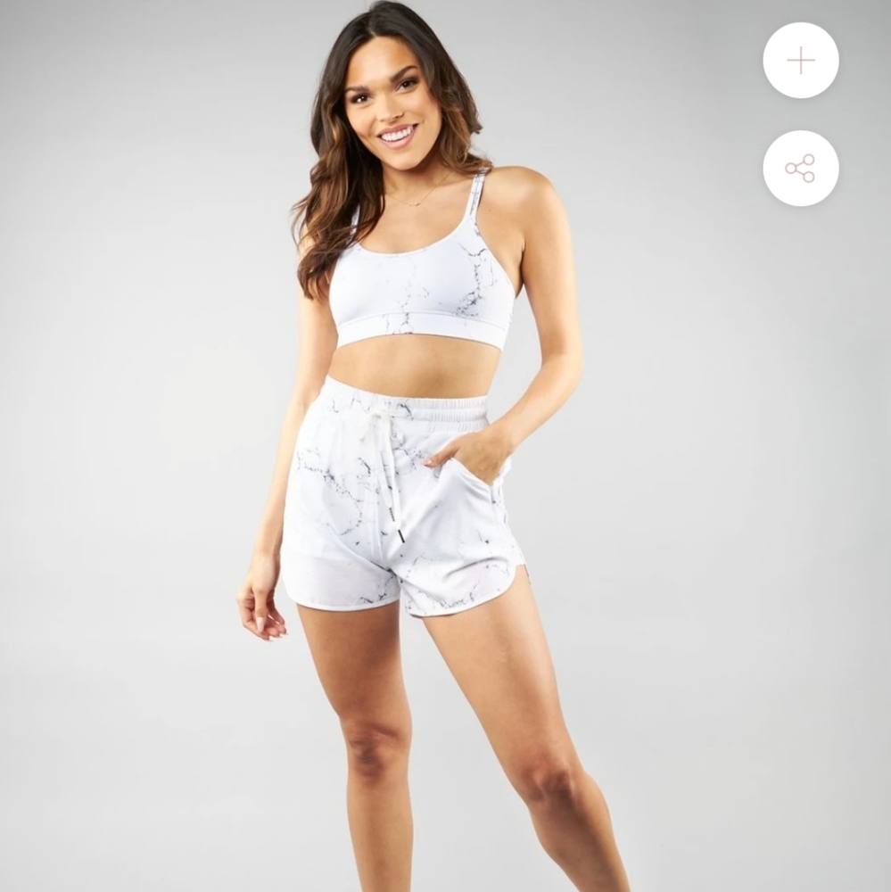 Buffbunny - Flo Short

- White Marble